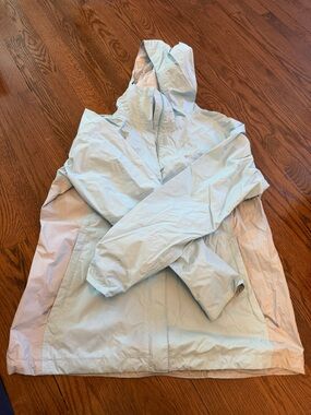 Columbia Women’s Pale Blue Hooded Rain Jacket - size XL